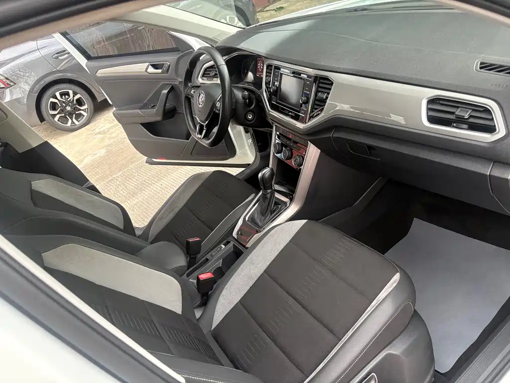 Volkswagen T-Roc — миниатюра 8