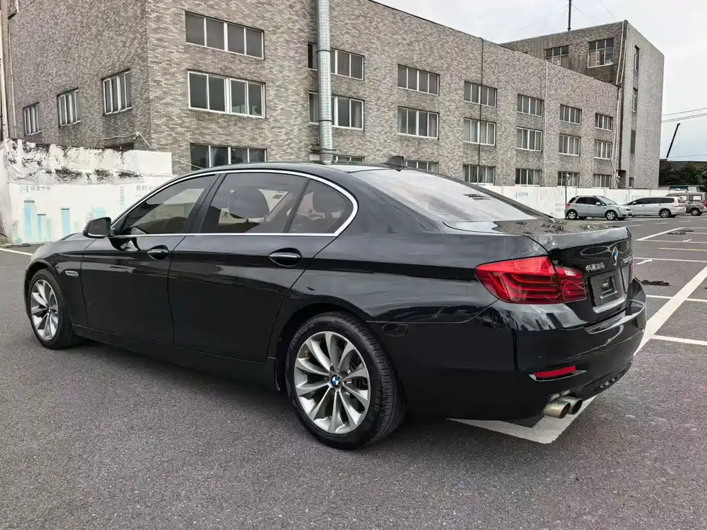BMW 5 Series — миниатюра 9