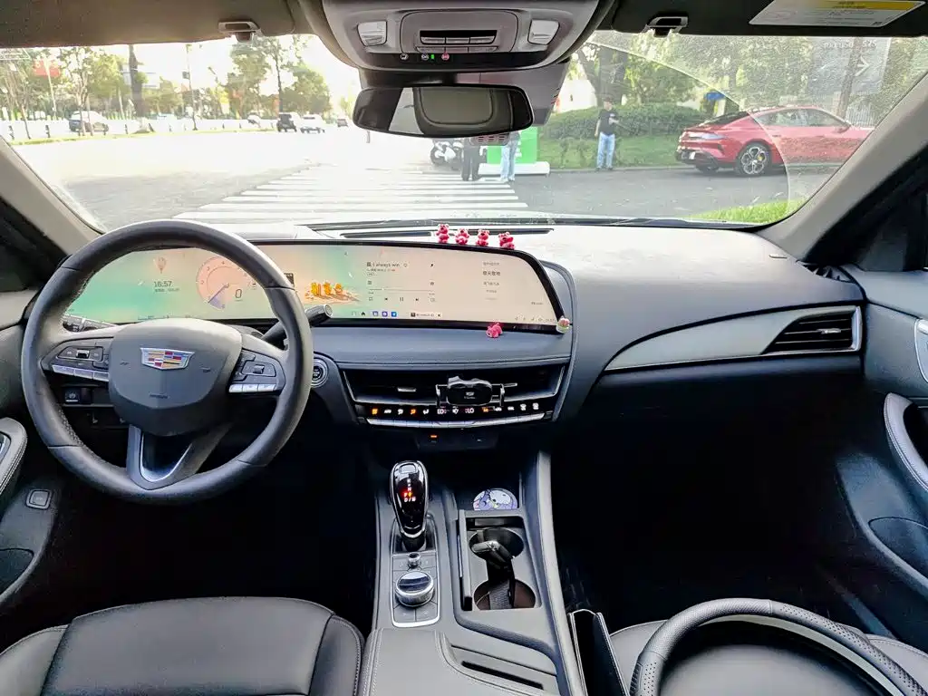 Cadillac CT5 — миниатюра 10