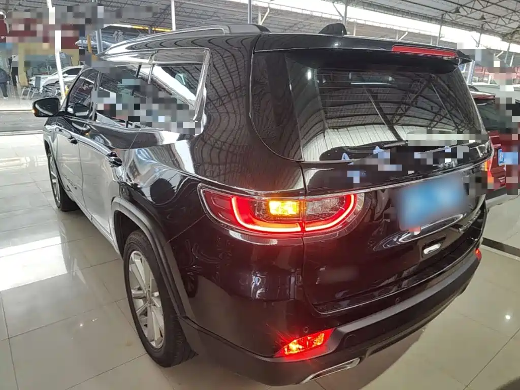 Jeep Grand Commander — миниатюра 5