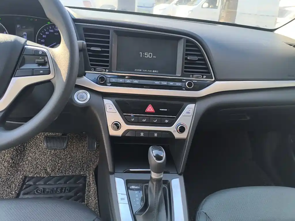 Hyundai Elantra — миниатюра 13