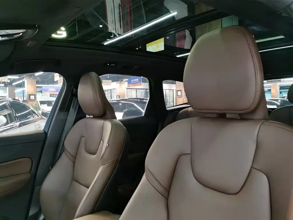 VOLVO XC60 PLUG IN HYBRID