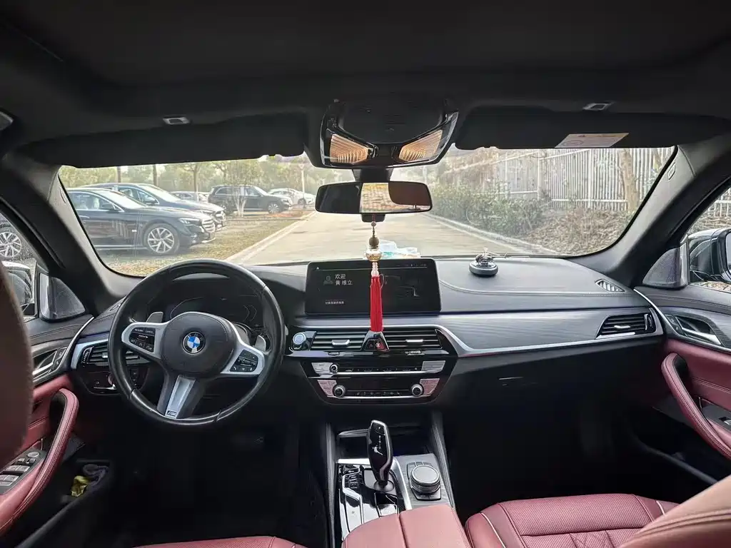 BMW 5 Series — миниатюра 4