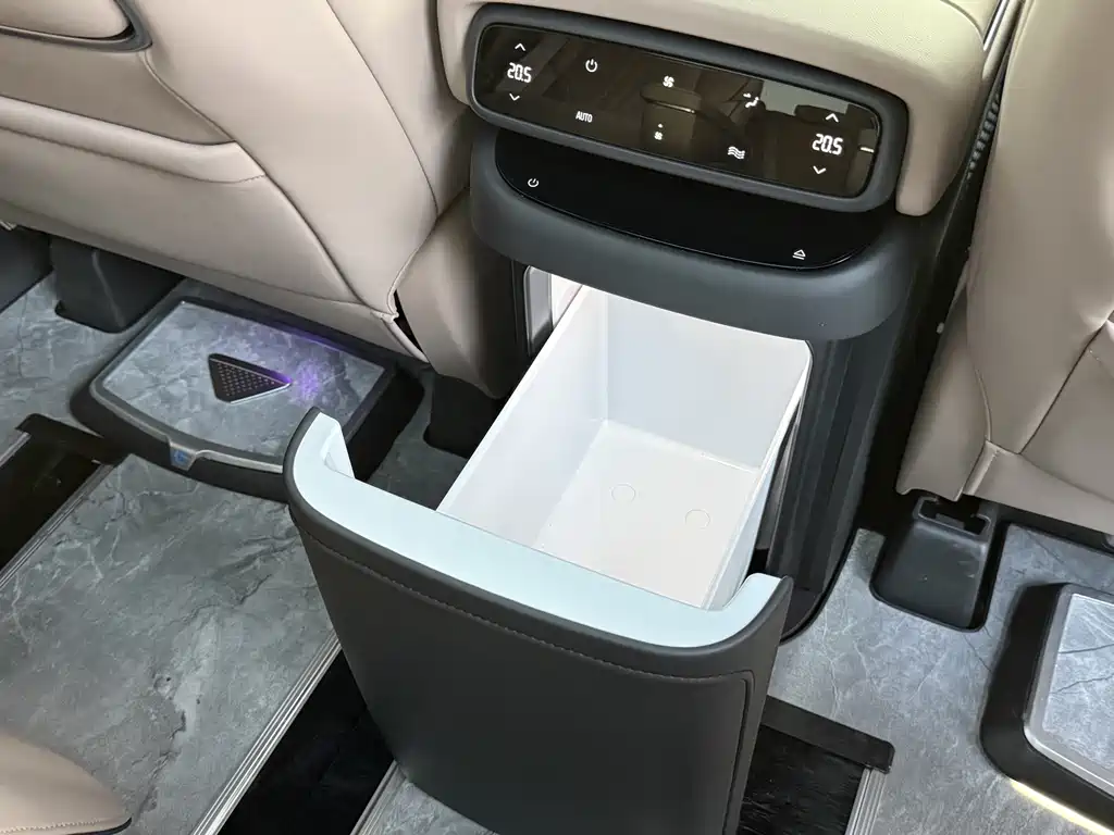 XPeng X9 — миниатюра 16