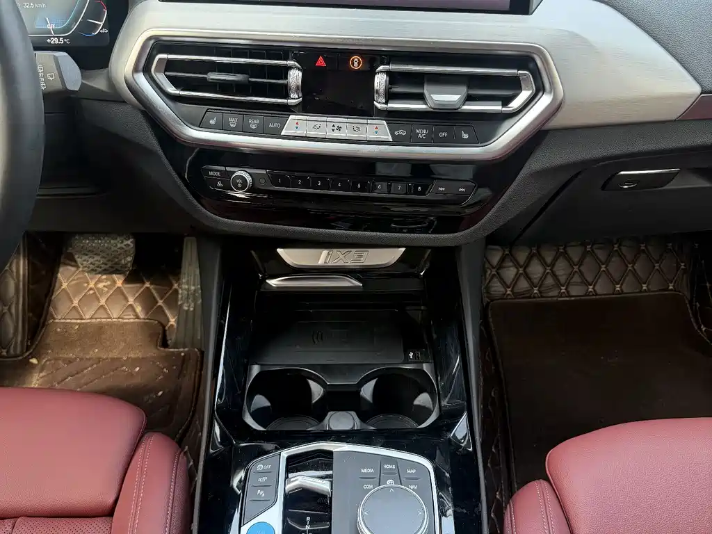 BMW iX3 — миниатюра 15