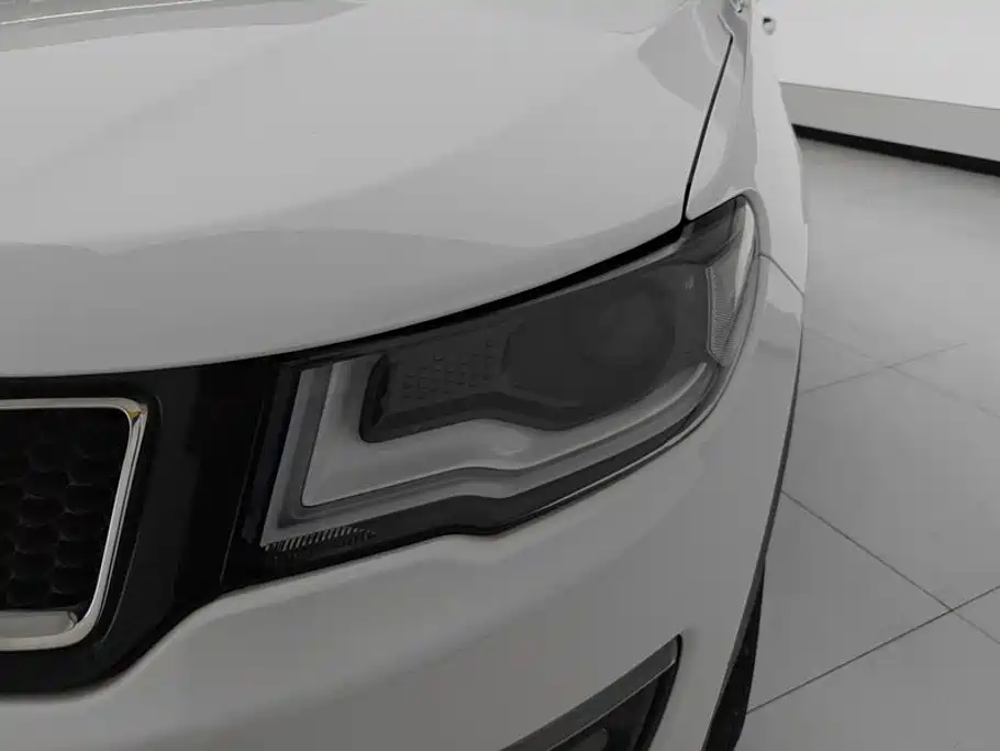 Jeep Compass — миниатюра 5