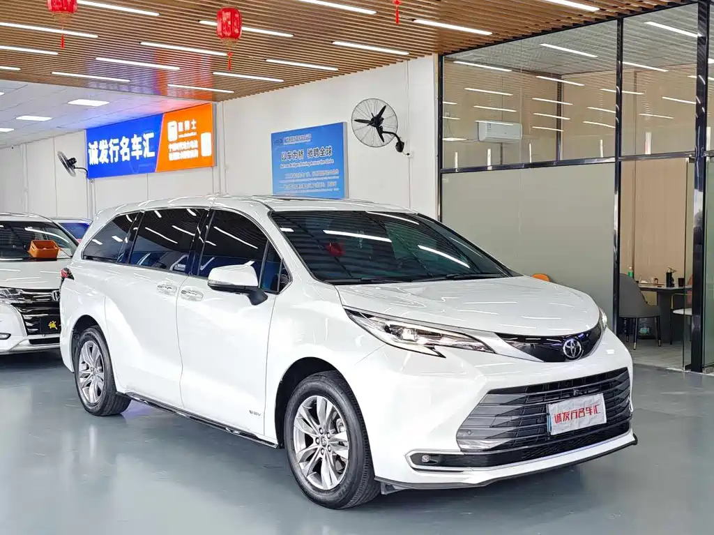 Toyota Sienna — миниатюра 3
