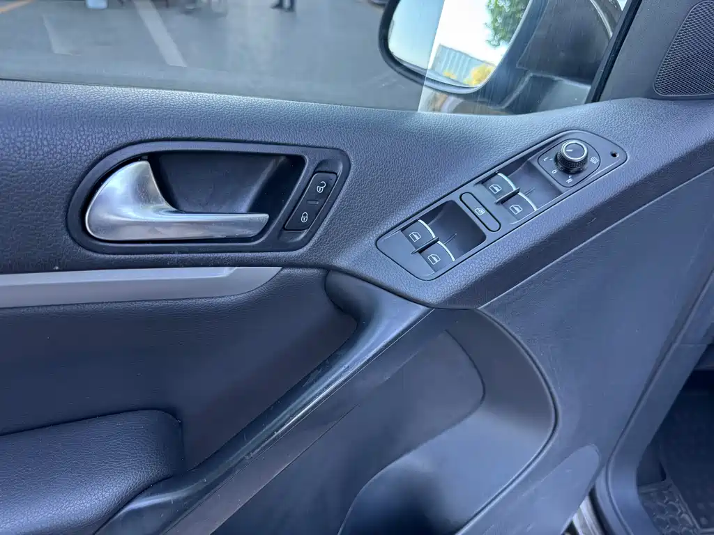 Volkswagen Tiguan — миниатюра 12