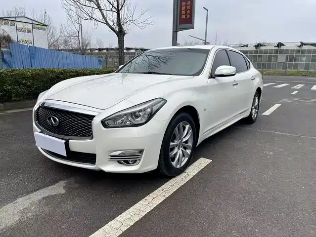 infiniti q70