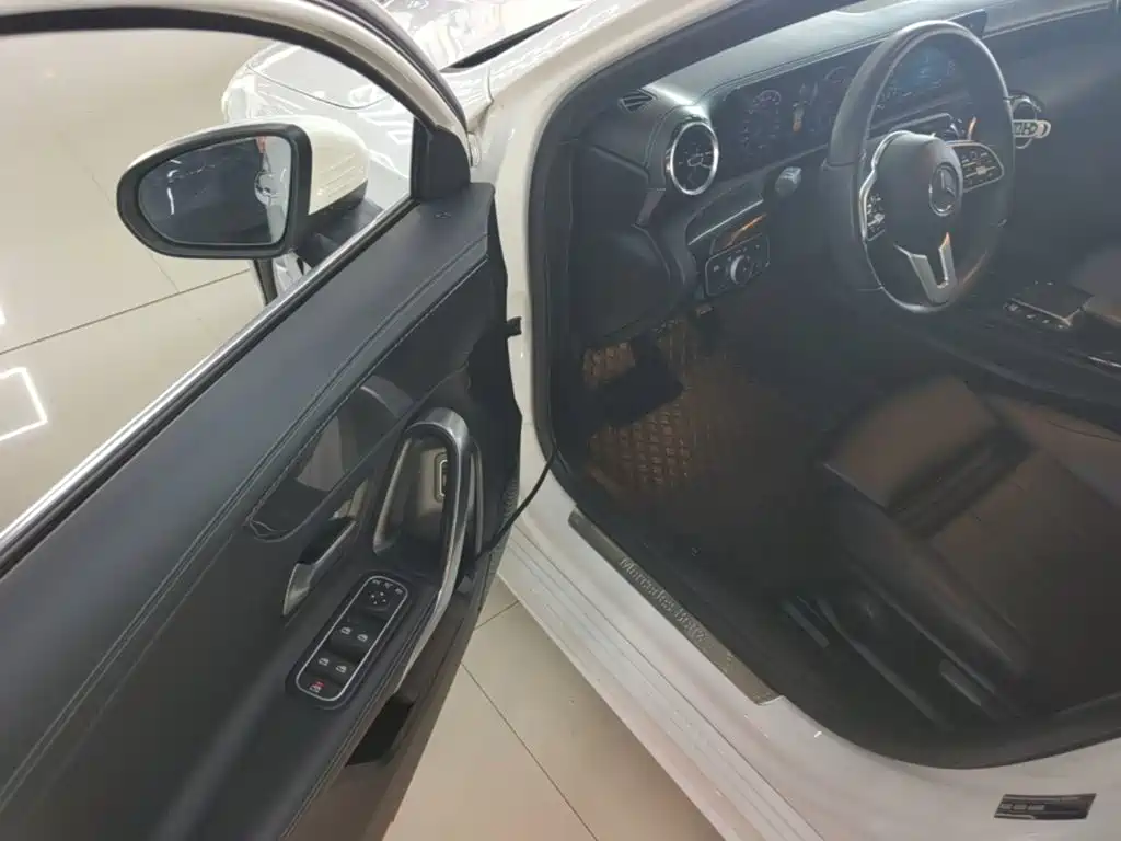Mercedes-Benz A-Class — миниатюра 16