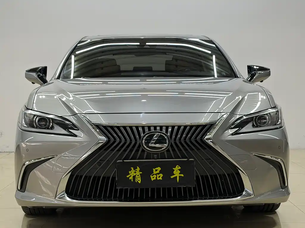 Lexus ES 2019