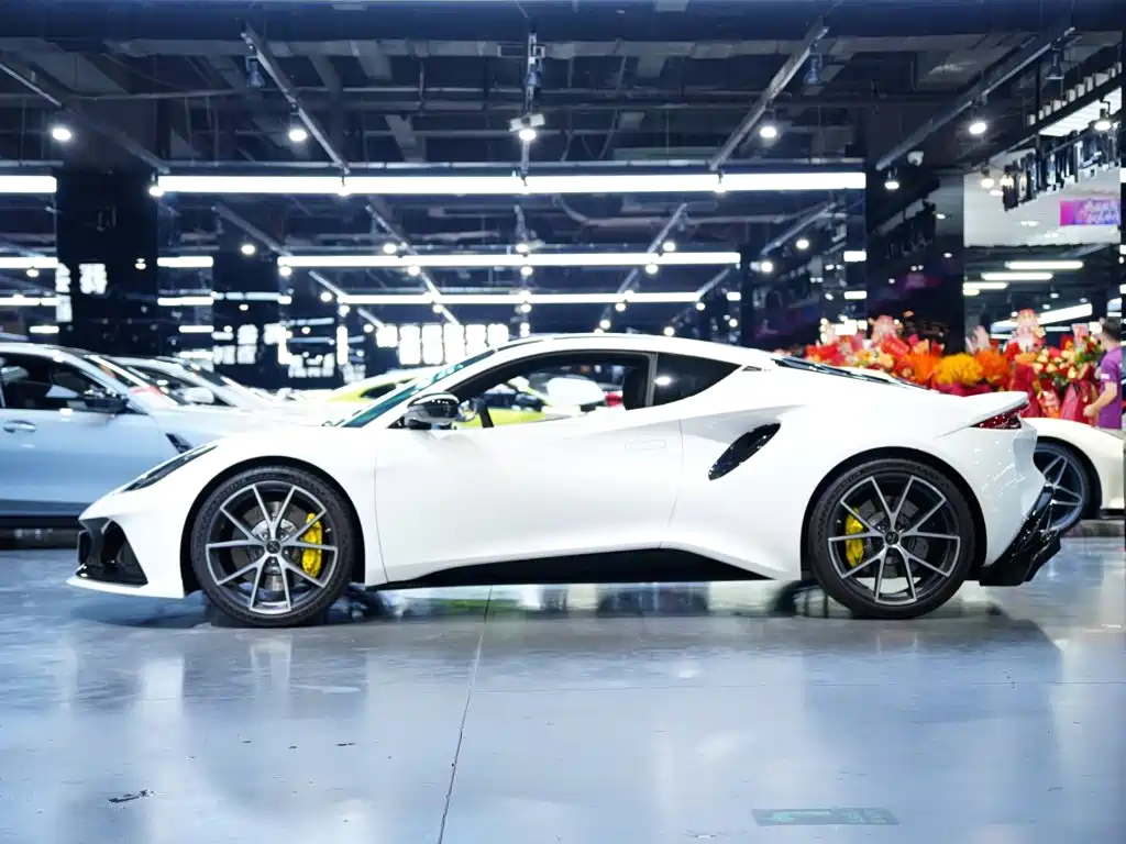 Lotus Emira — миниатюра 4