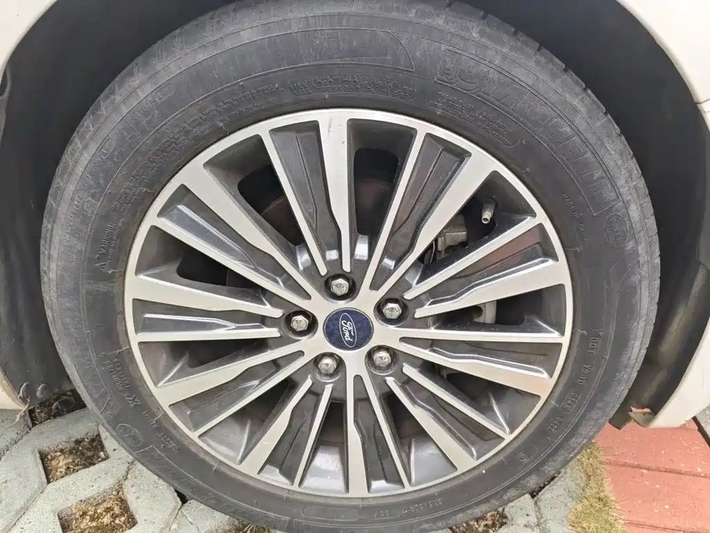 Ford Mondeo — миниатюра 8