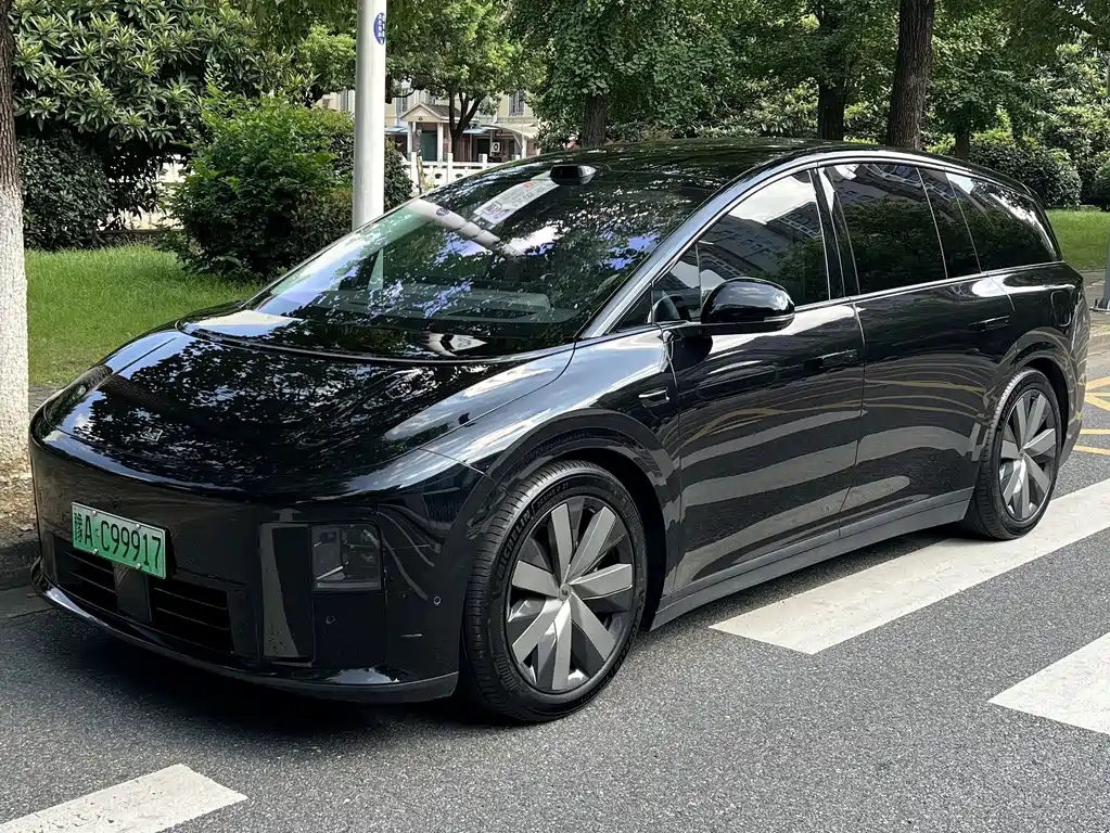 Li Auto i8 2025 Standard