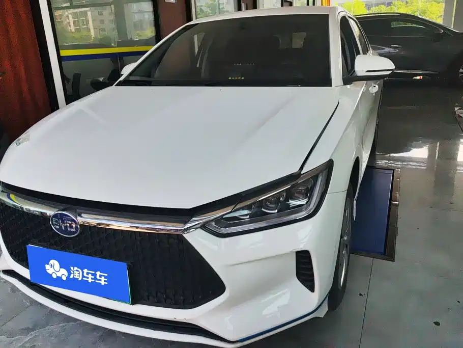 BYD e2