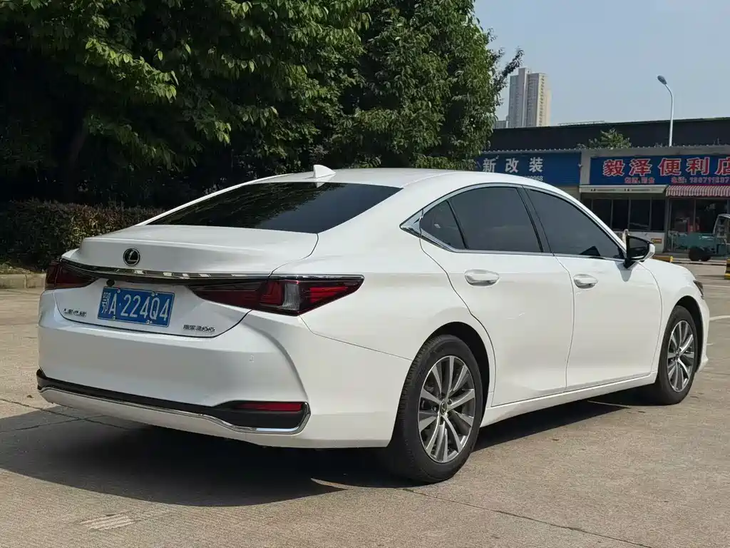 Lexus ES 2020 200