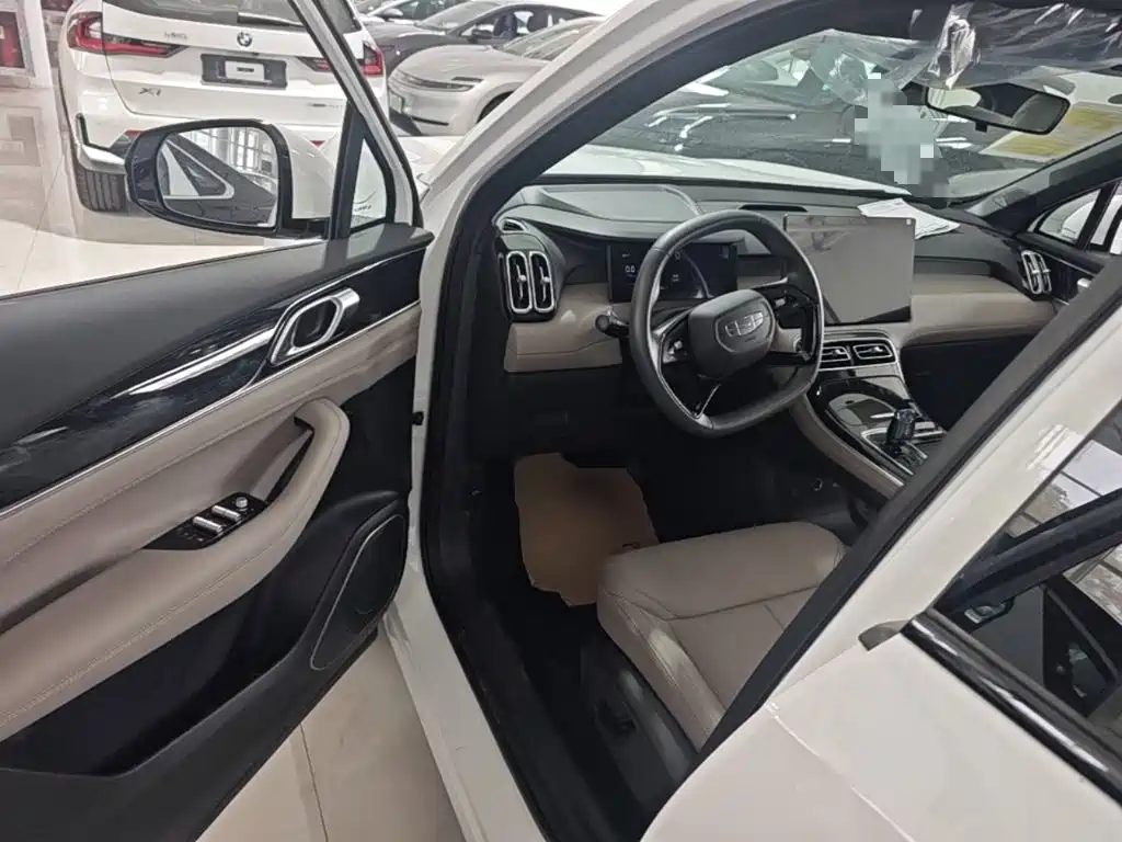 Geely Boyue L — миниатюра 16