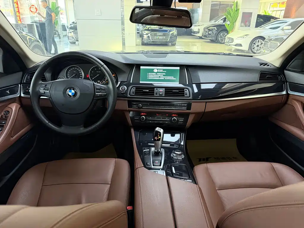 BMW 5 Series — миниатюра 8