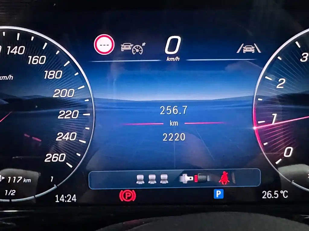 Mercedes-Benz E-Class — миниатюра 13