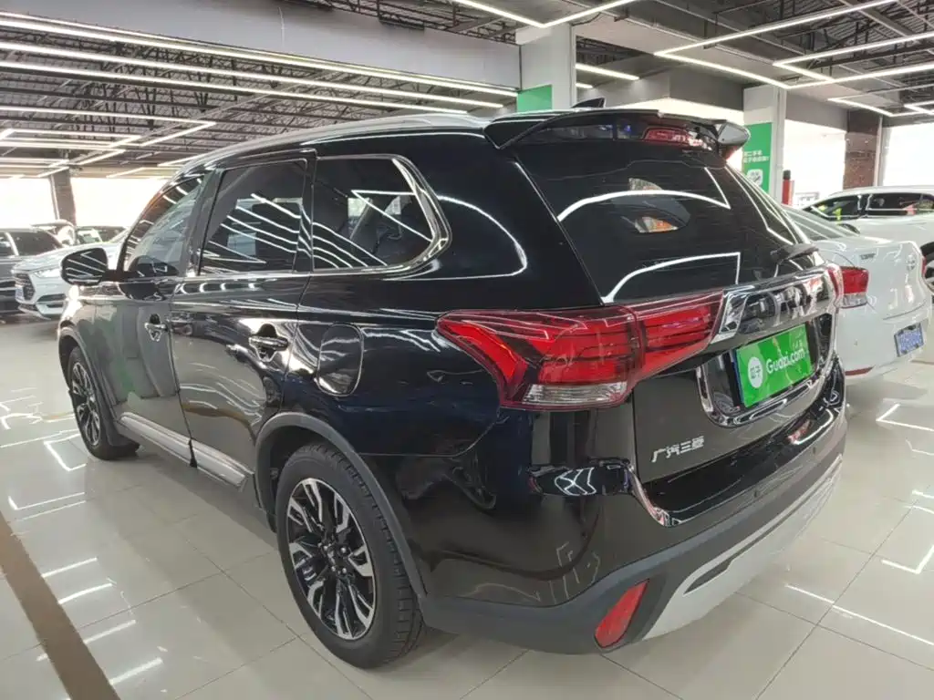 Mitsubishi Outlander — миниатюра 5
