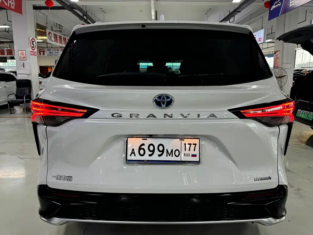 Toyota Granvia — миниатюра 6