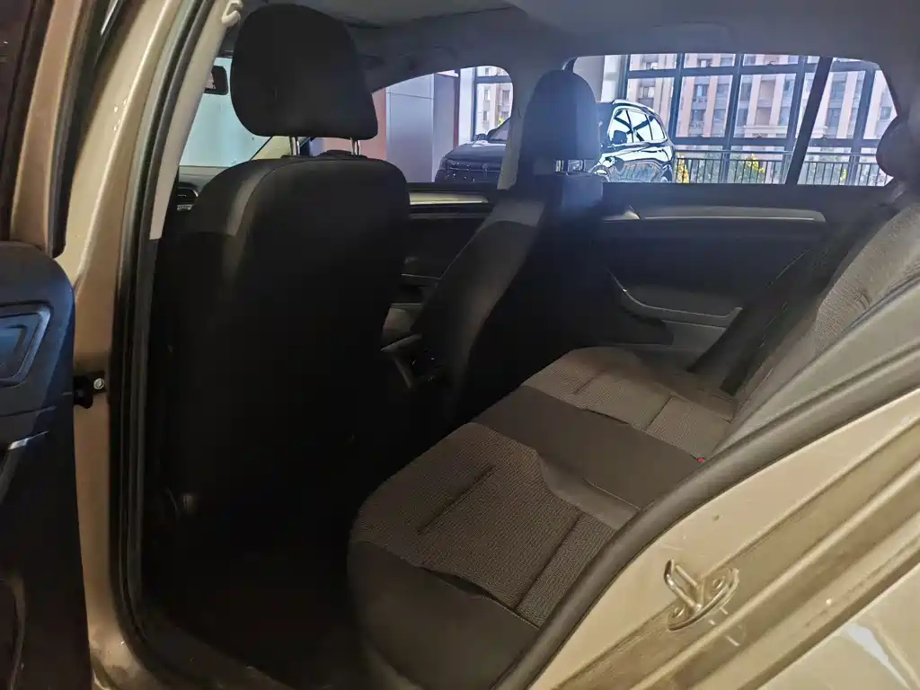 Volkswagen Golf — миниатюра 4
