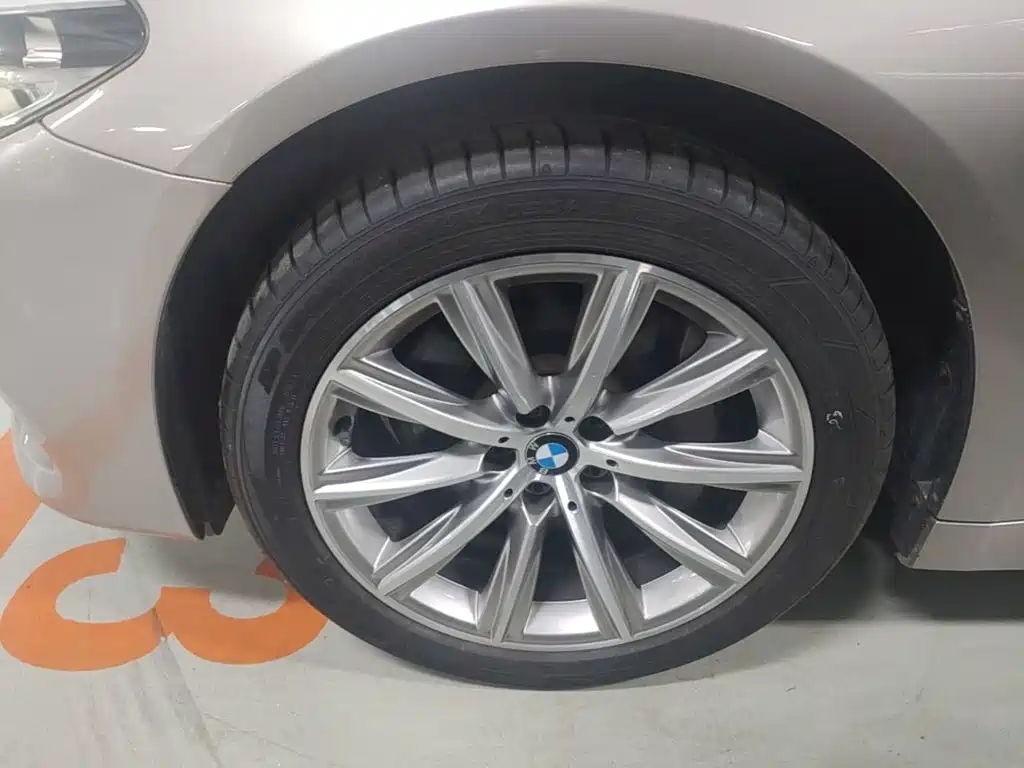 BMW 5 Series — миниатюра 23