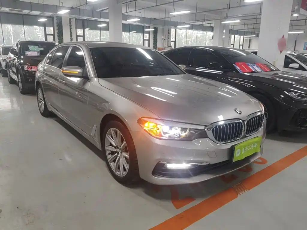 BMW 5 Series — миниатюра 4