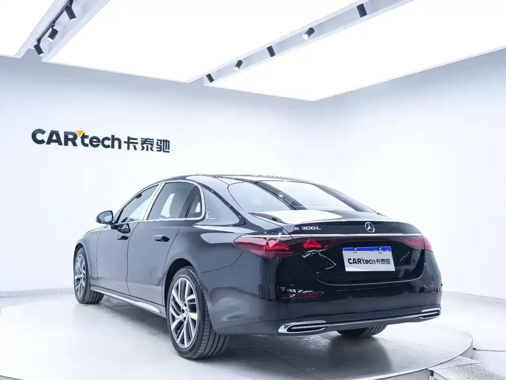 Mercedes-Benz E-Class — миниатюра 17