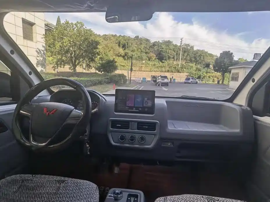 Wuling Yangguang — миниатюра 6