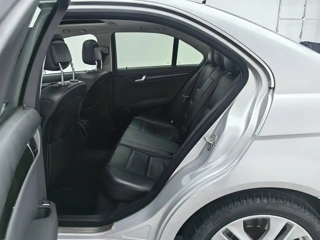 Mercedes-Benz C-Class — миниатюра 15