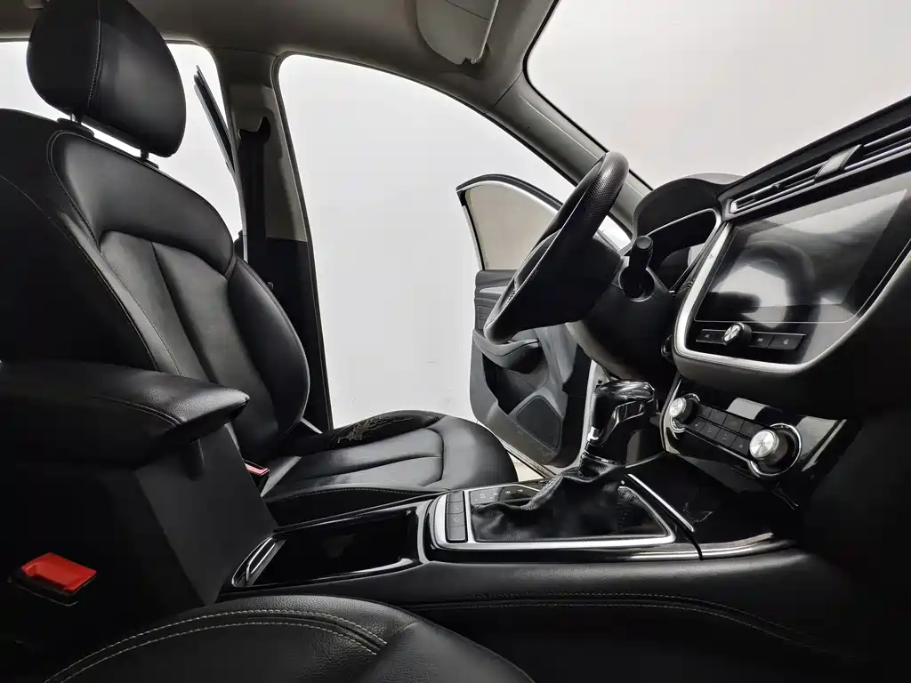 Roewe RX3 — миниатюра 15