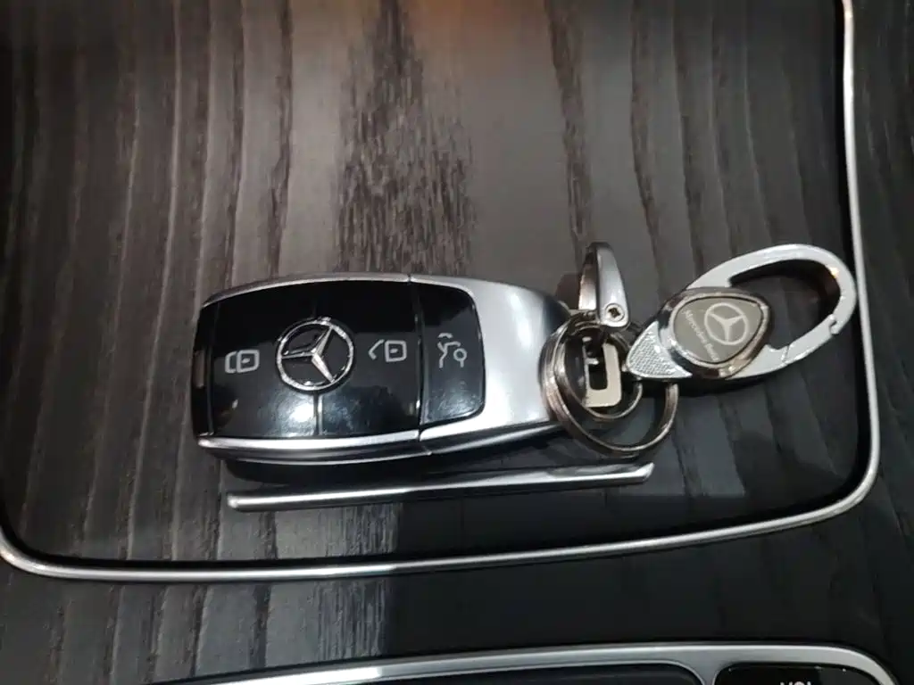 Mercedes-Benz E-Class — миниатюра 9