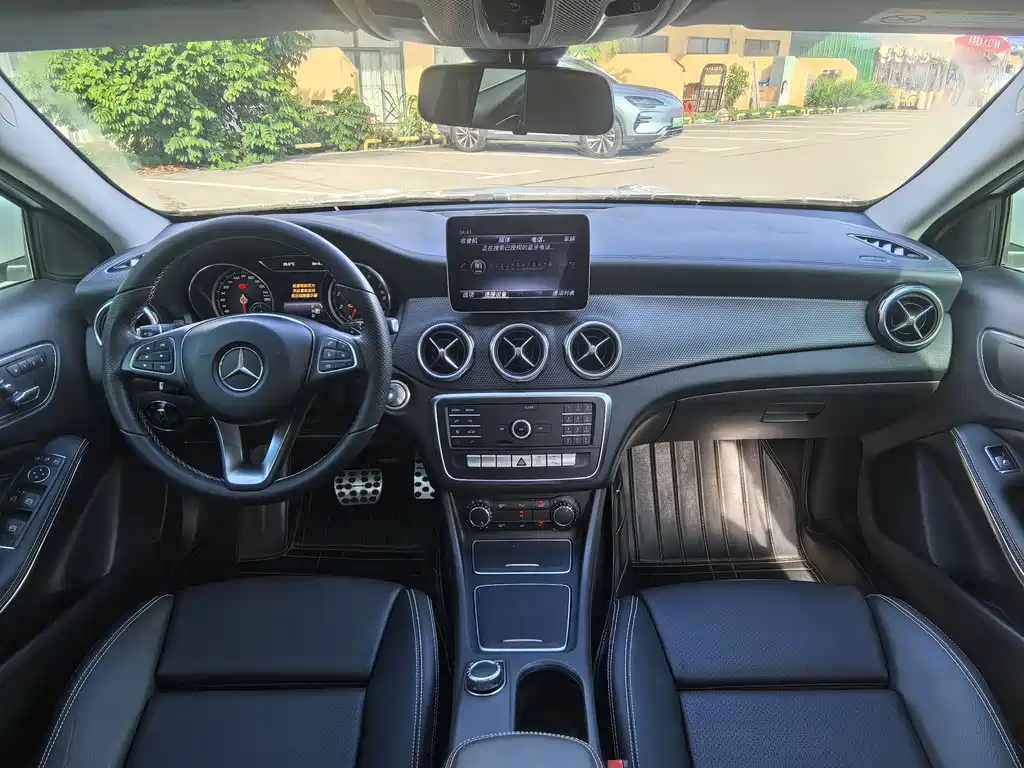 Mercedes-Benz GLA — миниатюра 10