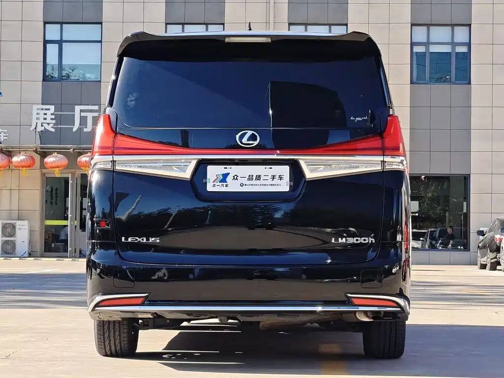 Lexus LM 2020 300h мест