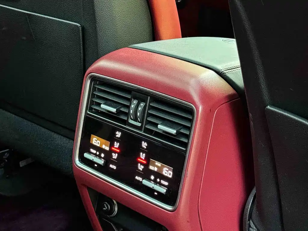 Porsche Cayenne — миниатюра 13