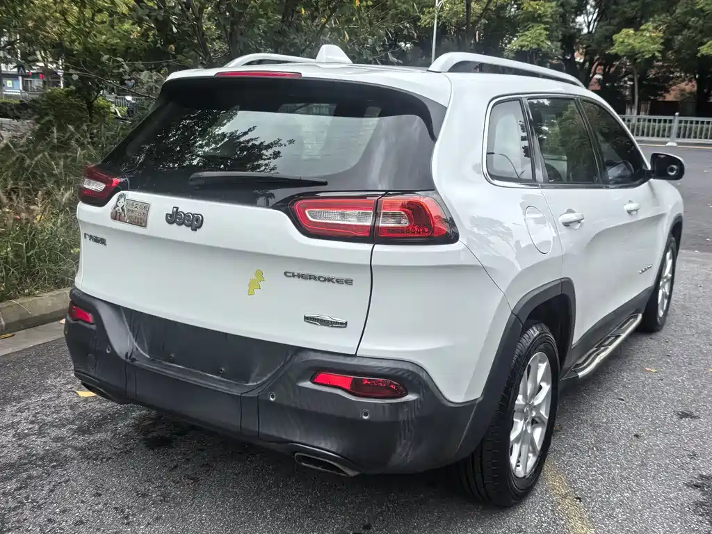 Jeep Cherokee — миниатюра 11