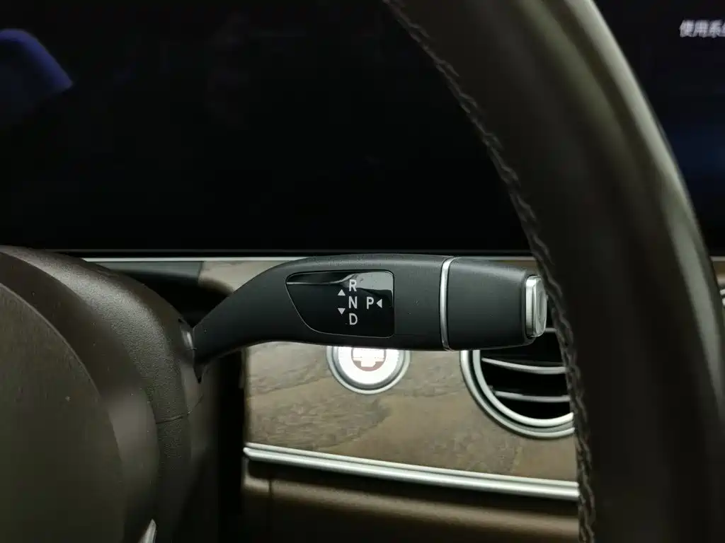 Mercedes-Benz E-Class — миниатюра 13