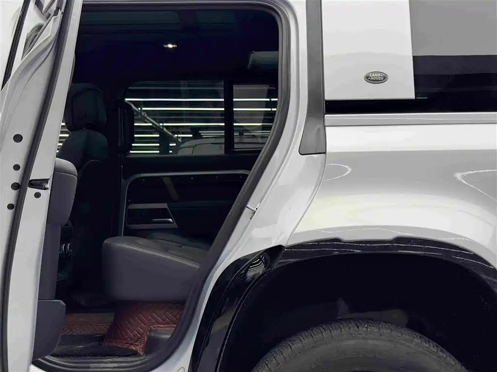 Land Rover Defender — миниатюра 9