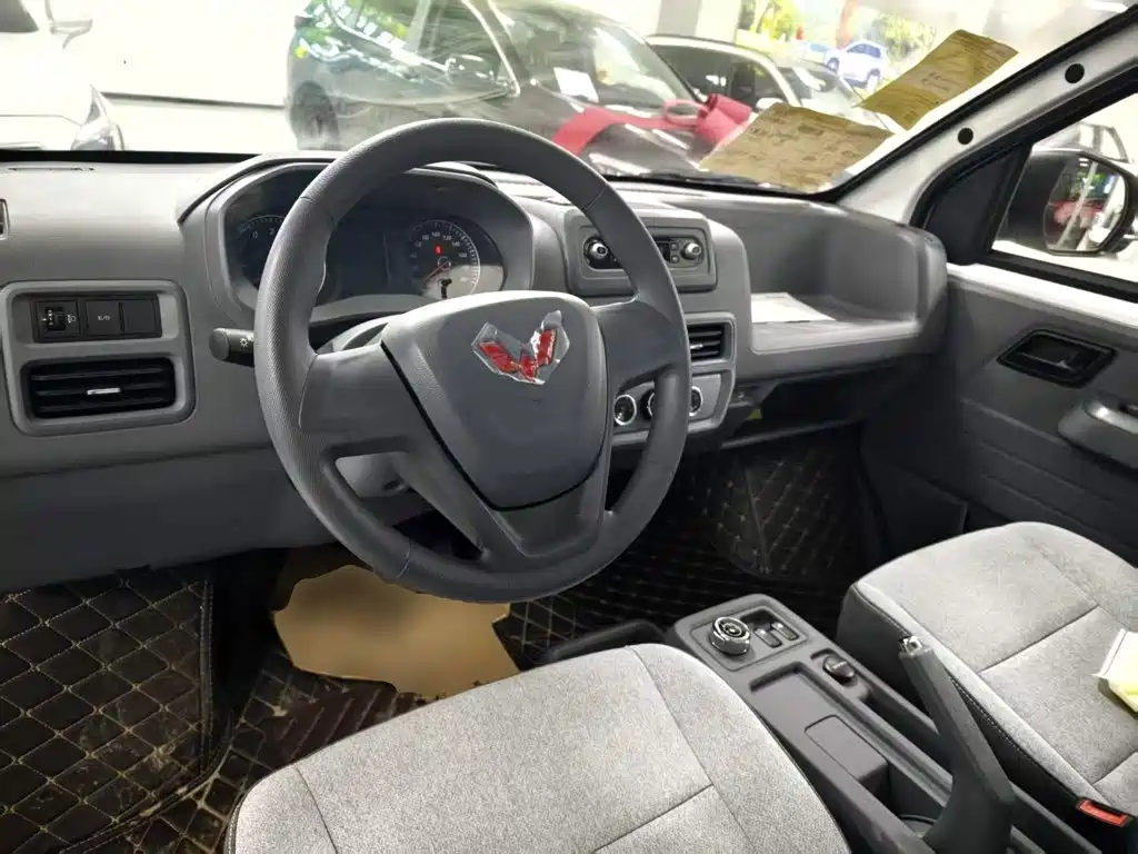 Wuling Yangguang — миниатюра 10