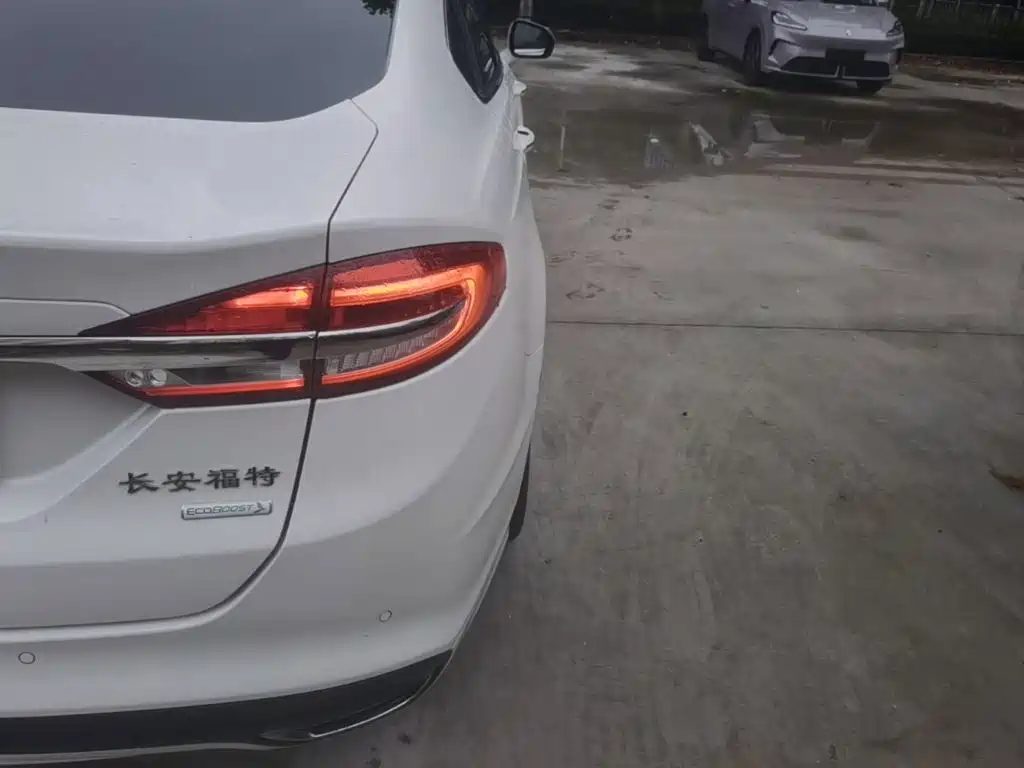 Ford Mondeo — миниатюра 8