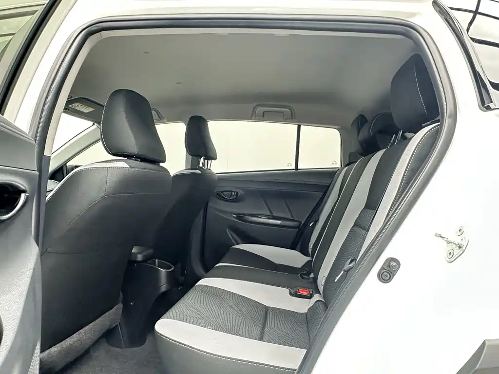 Toyota Yaris L — миниатюра 5