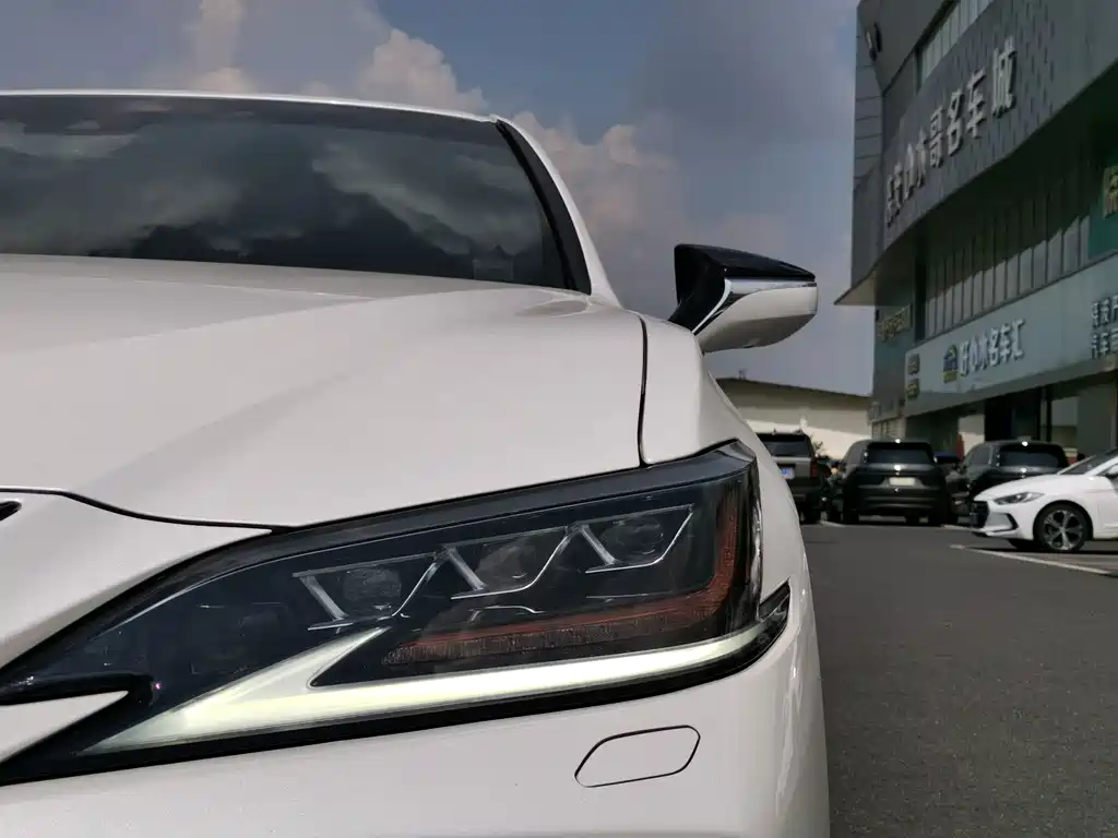 Lexus ES — миниатюра 7