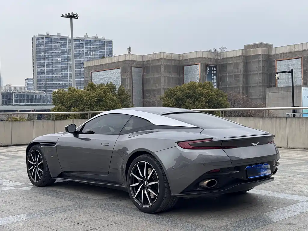 ASTON MARTIN DB11