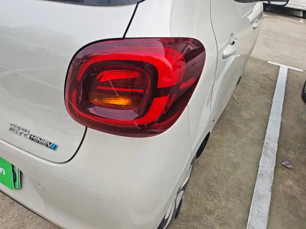 Wuling MINIEV — миниатюра 8
