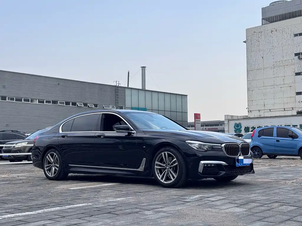 BMW 7 Series — миниатюра 3