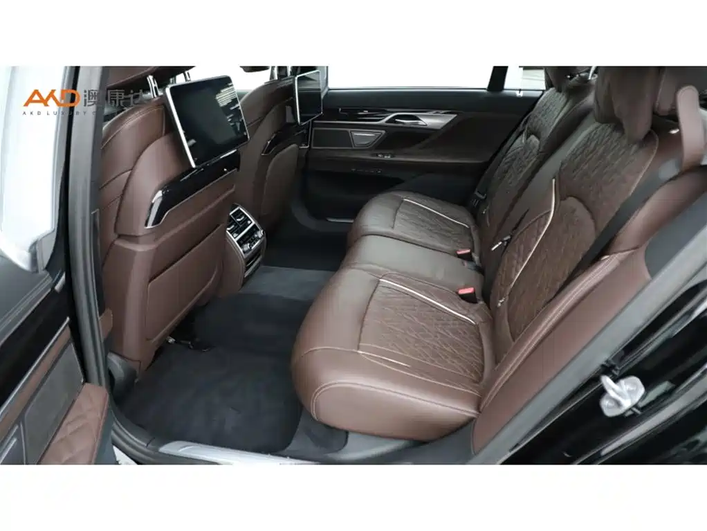 BMW 7 Series — миниатюра 7