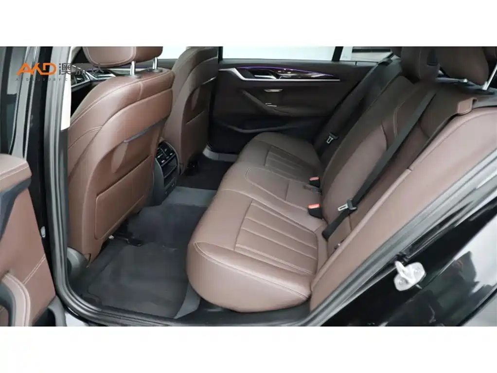 BMW 5 Series — миниатюра 7
