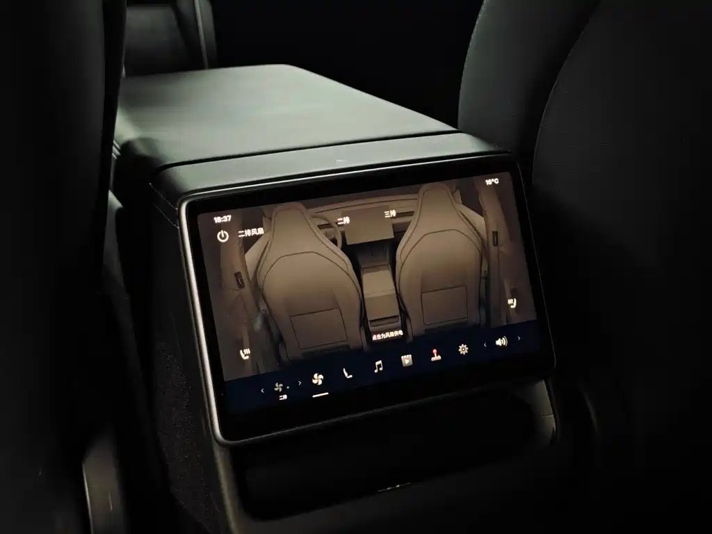 Tesla Model Y L — миниатюра 13
