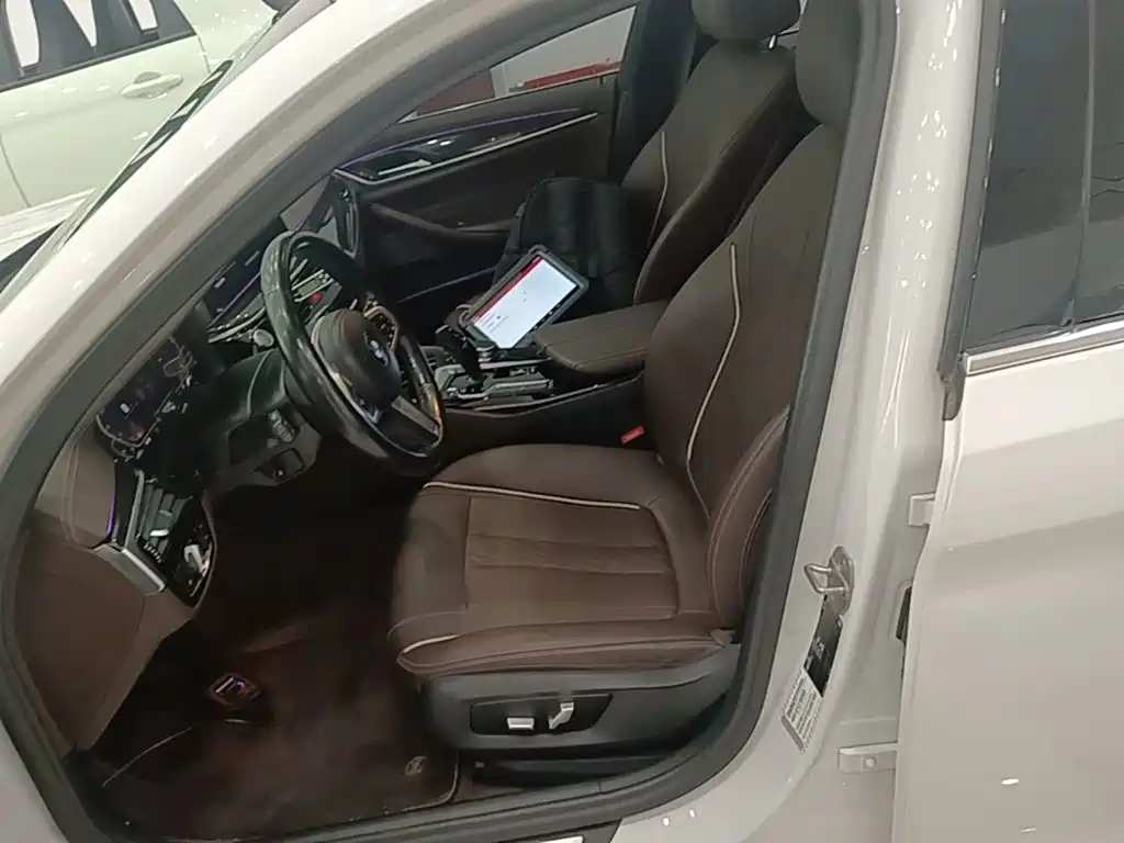 BMW 5 Series — миниатюра 15